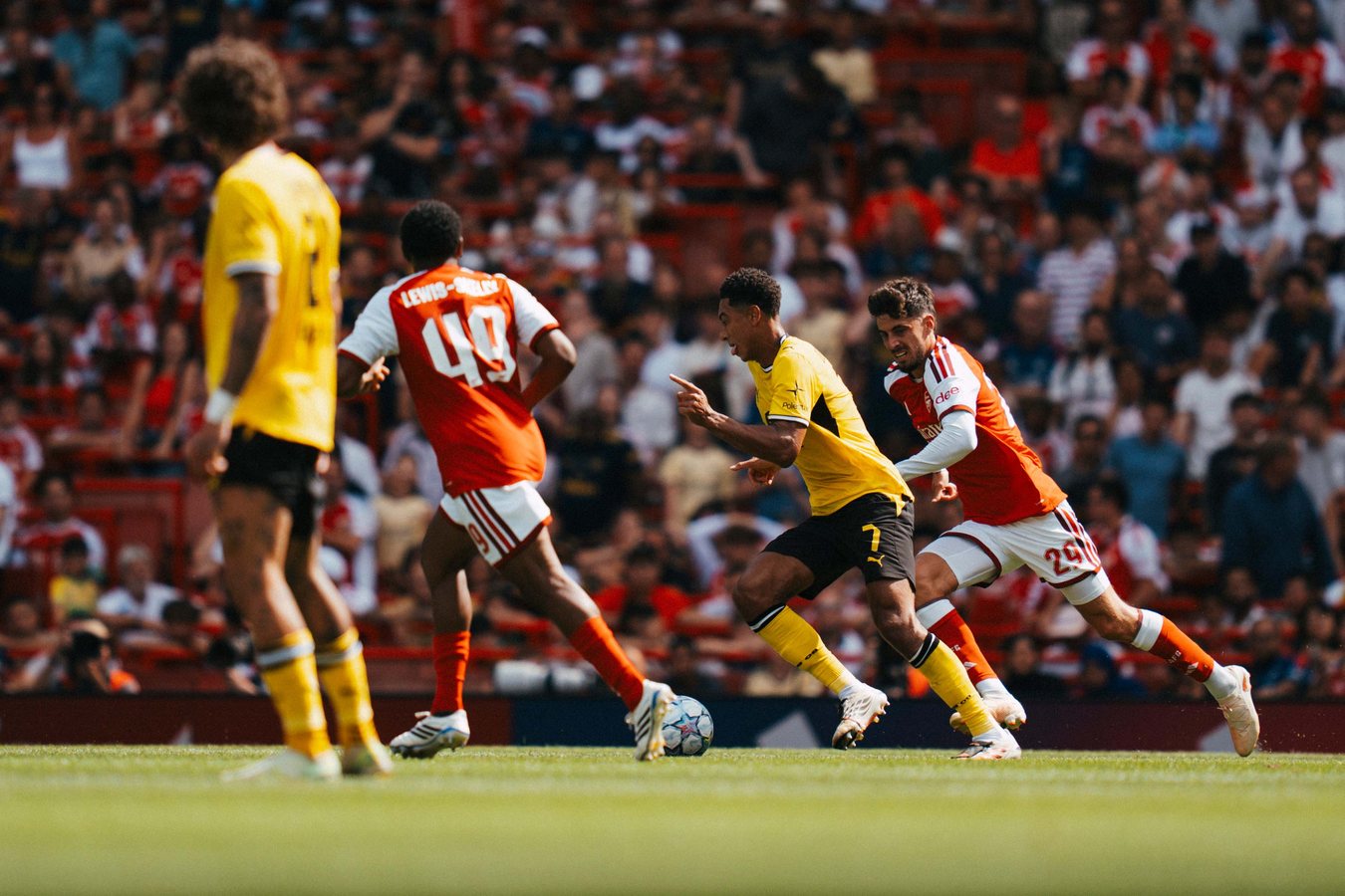 Dortmund’s youth depth passes a serious test at Arsenal