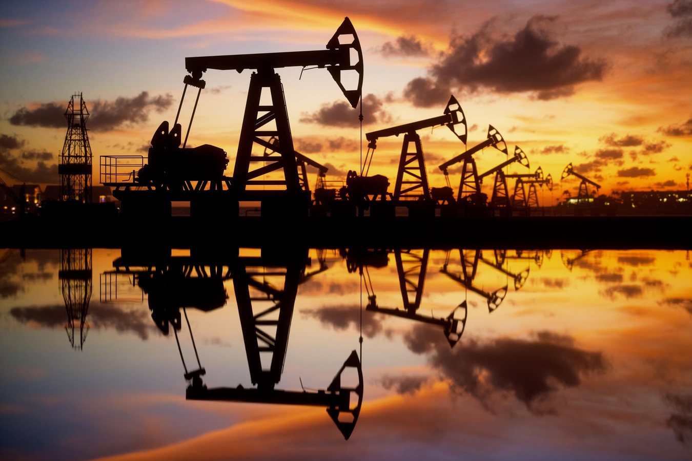 Oil and Gas Veteran Marks 30 Years With Lessons From a Turbulent Era