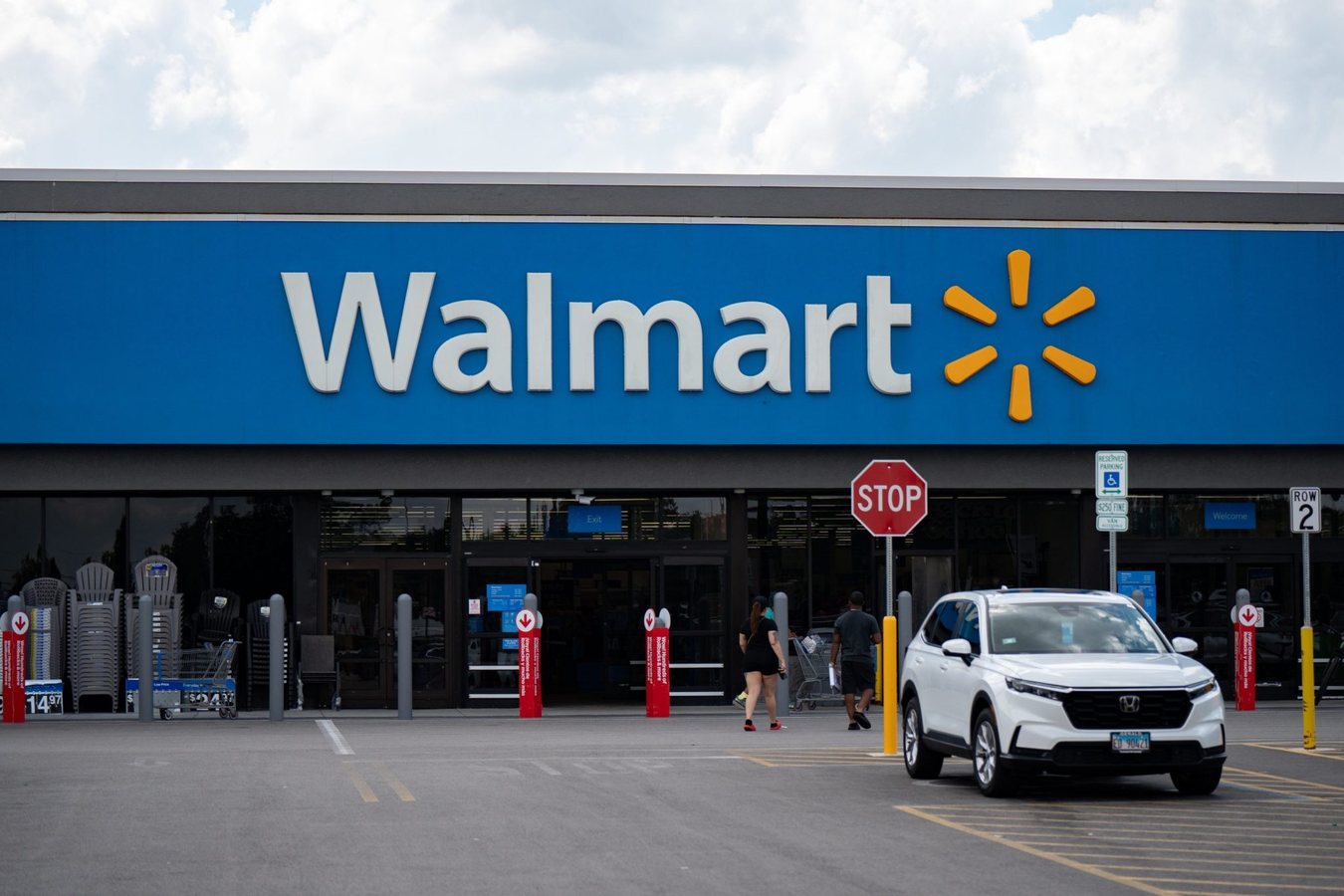 Walmart to use $2.9 billion tariff refunds to cut prices as shoppers feel strain