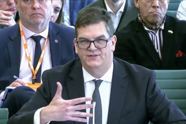 Olly Robbins launches legal challenge against sacking as Foreign Office chief