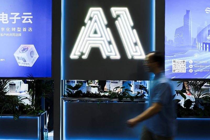 Investors on Edge as AI Safety Warnings Threaten Data Centre Spending Boom
