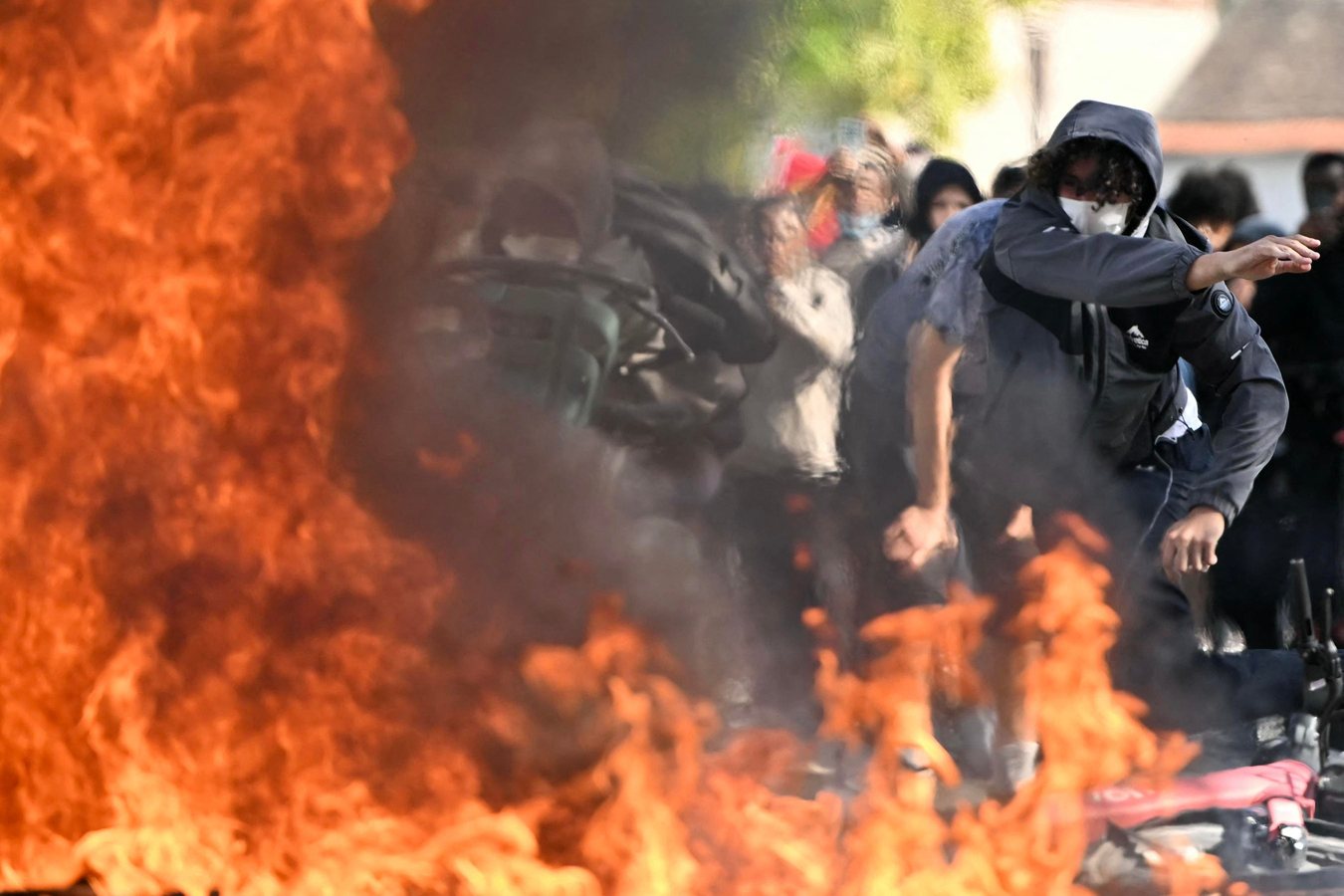 Investors Face Renewed Market Volatility as Bond Markets Rattled by European Protests