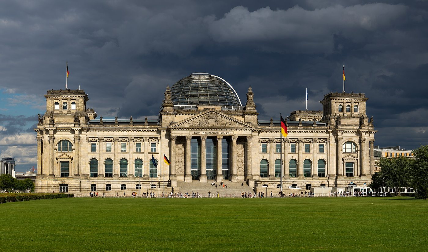 UBS Warns of Elevated Political Risks in Germany as Coalition Strains Mount