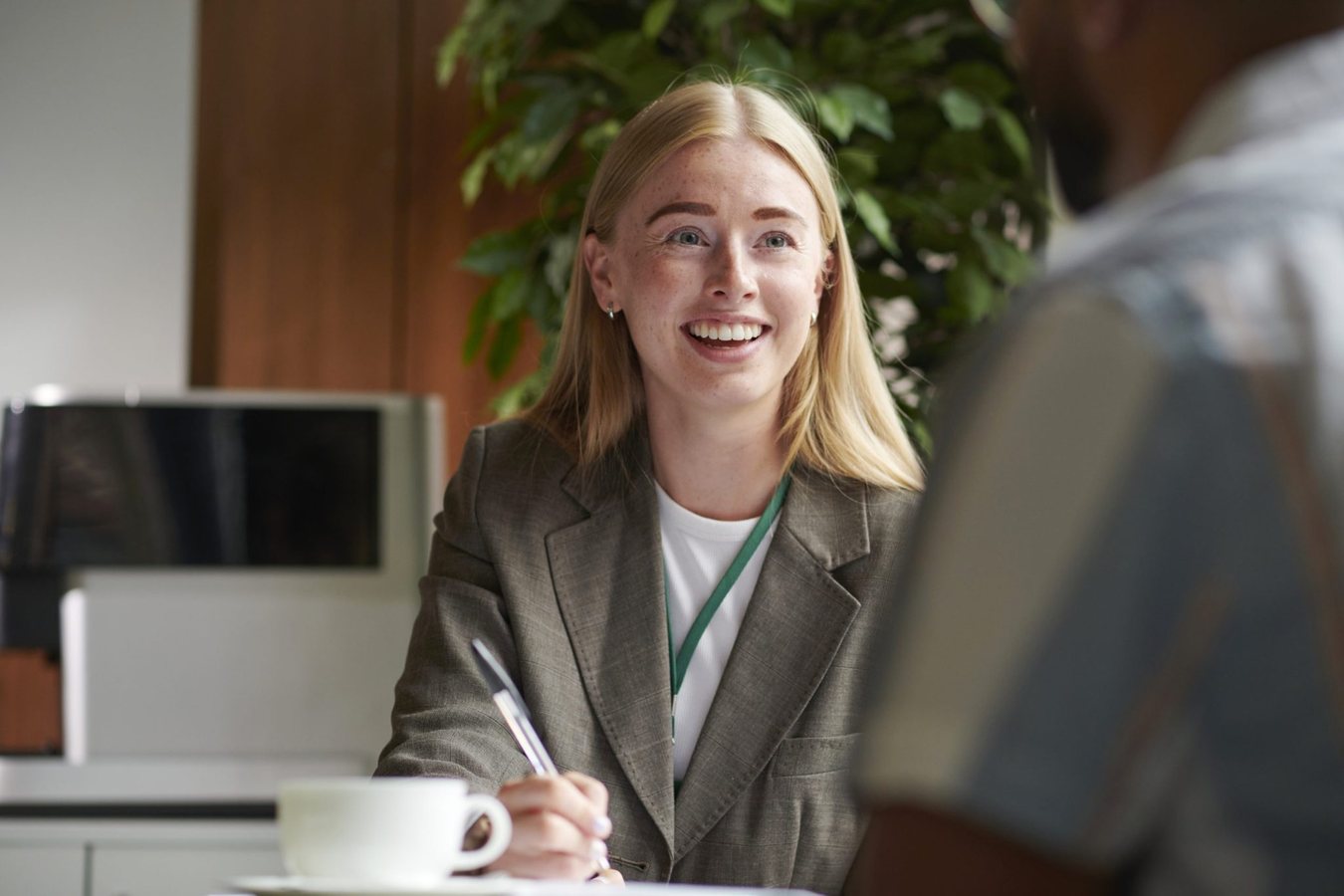 EY offers bonuses up to $25,000 for AI-era human skills