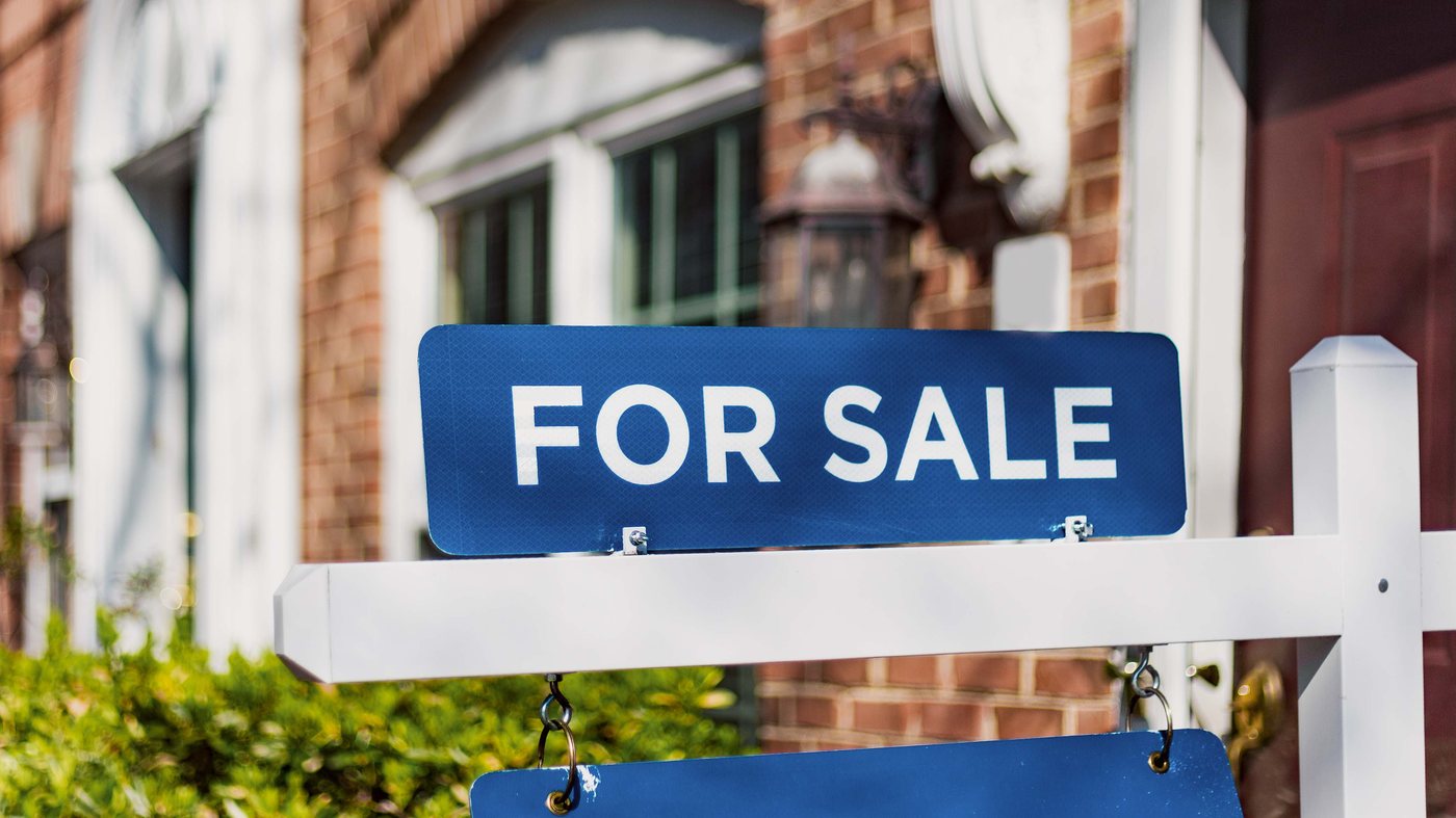 UK Home Contract Signings Fall 4.7% as Mortgage Rates Bite
