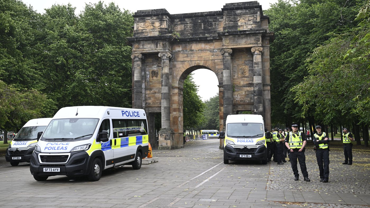 Arrests as violence erupts during anti-immigration Unite the Clans protest