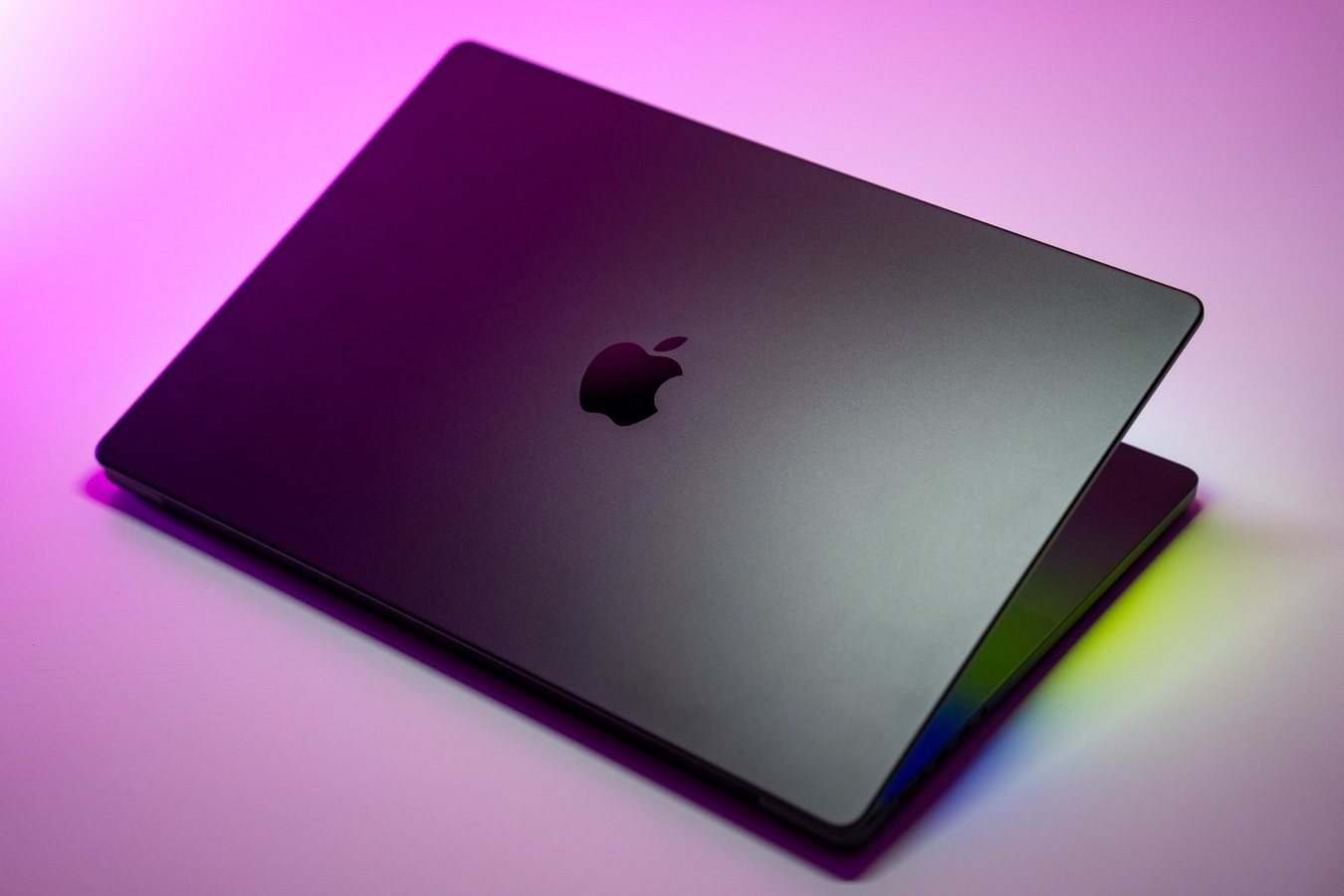 Apple prepares touchscreen MacBook Pro launch in Los Angeles