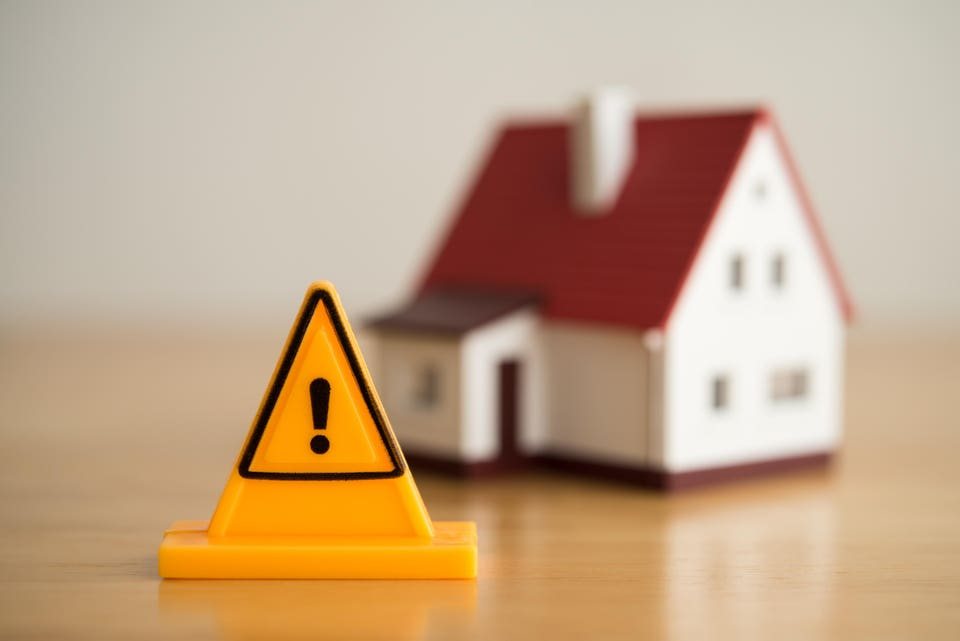 US Homebuyer Traffic Falls to Post-Crash Lows as Mortgage Rates Near 7.4%