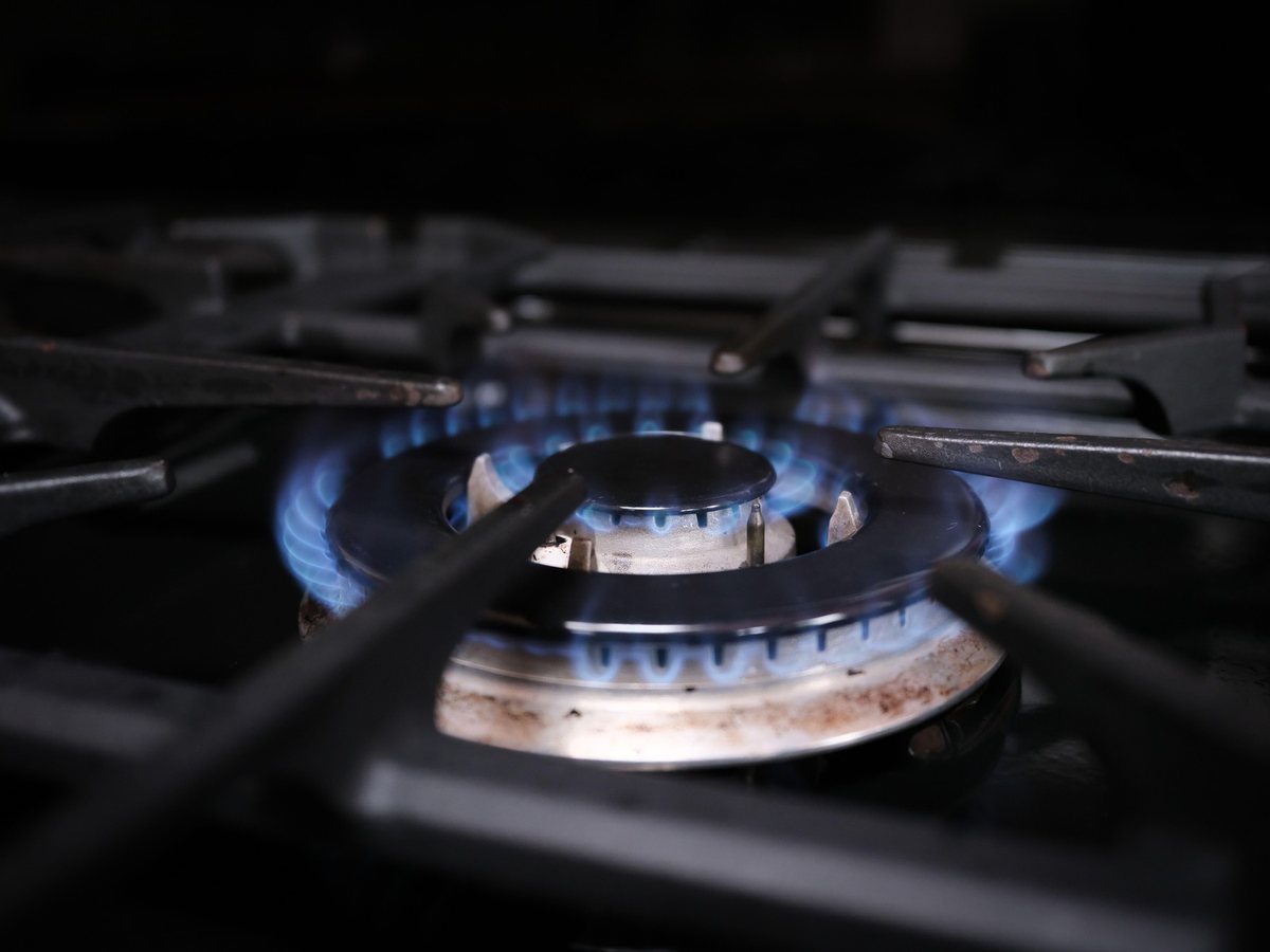 Iran urges 10% cut in gas use as winter shortages loom