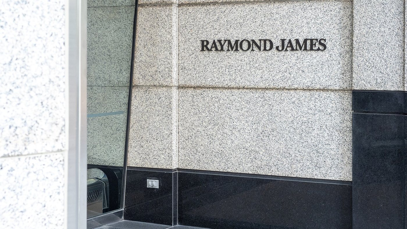 Raymond James reiterates Lakeland Financial rating after earnings beat