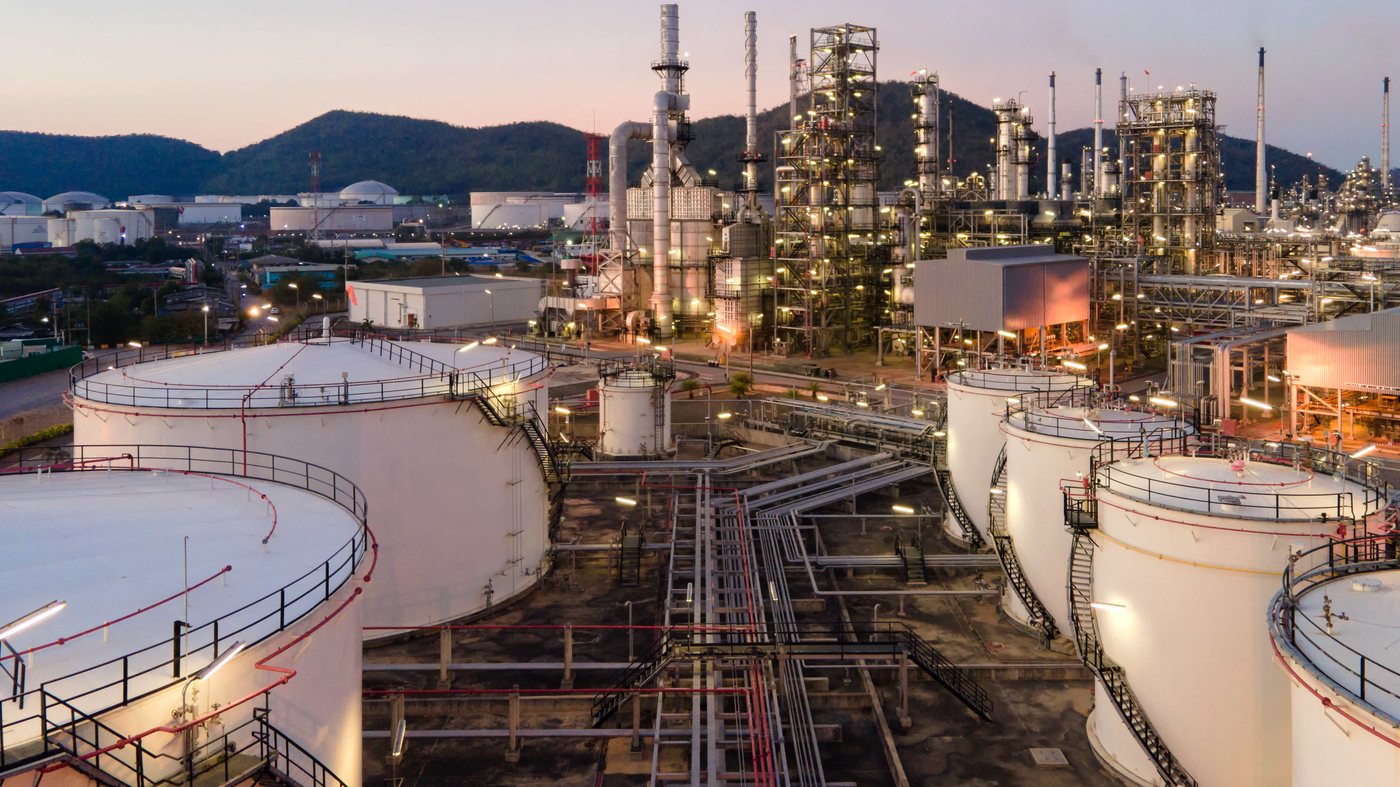 Oil Prices Edge Higher as Middle East Conflict Widens and Disruptions Mount