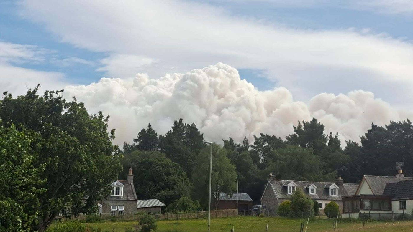 Residents staying put in village near Cairngorms wildfire criticise response