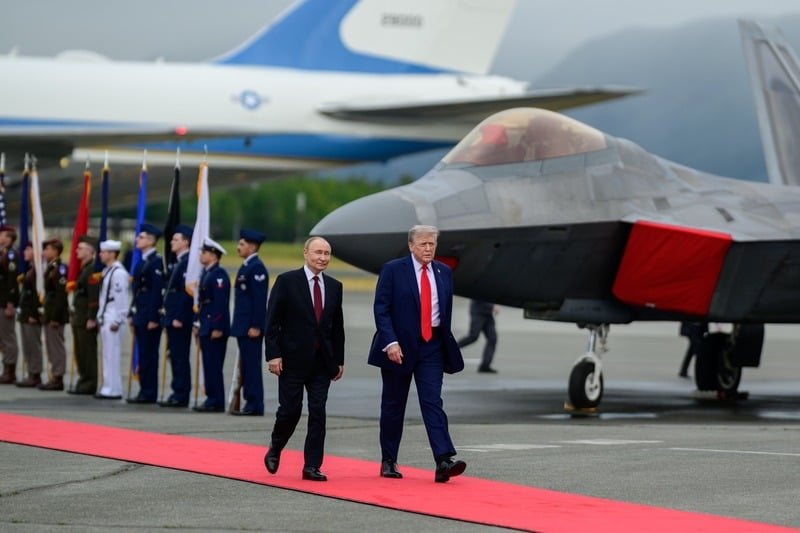 Trump Suspends New Russia Sanctions Voted by Congress Days Before They Take Effect