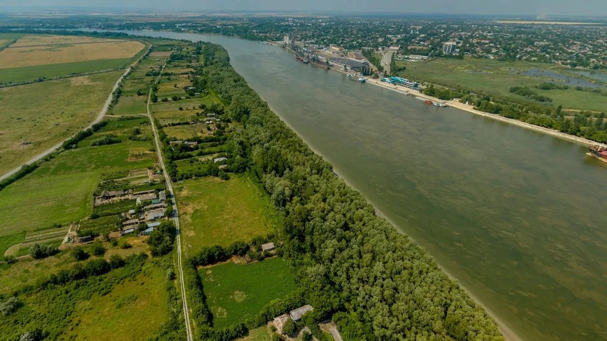 Romania’s Plauru Fire Tests NATO Border Risk as Drone War Spreads