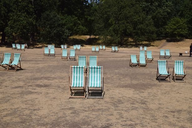 UK set for 34C heat as health alerts issued across England amid drought