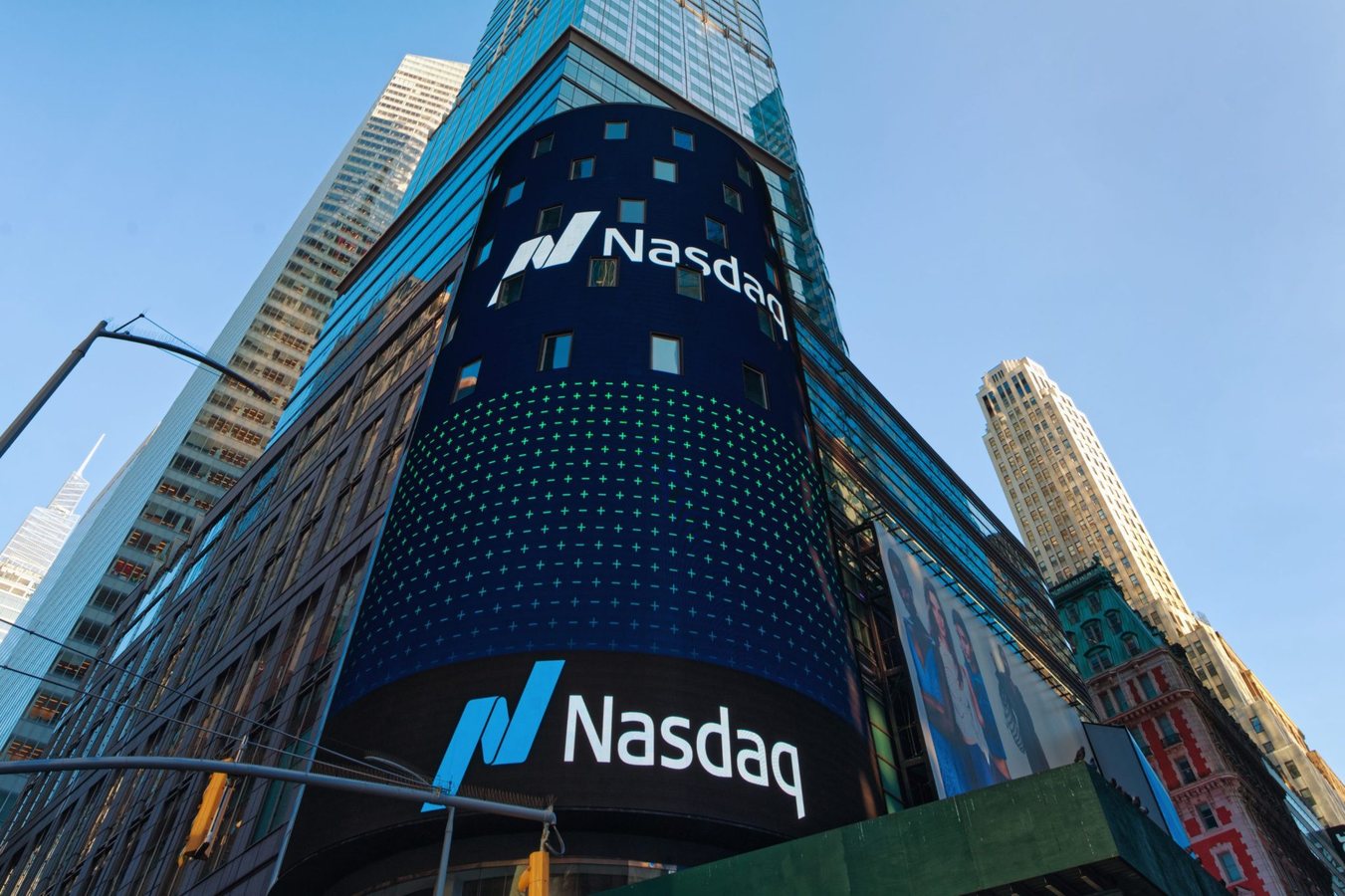 Amalgamated Financial Executive Sam Brown Sells $1.49m in Company Stock