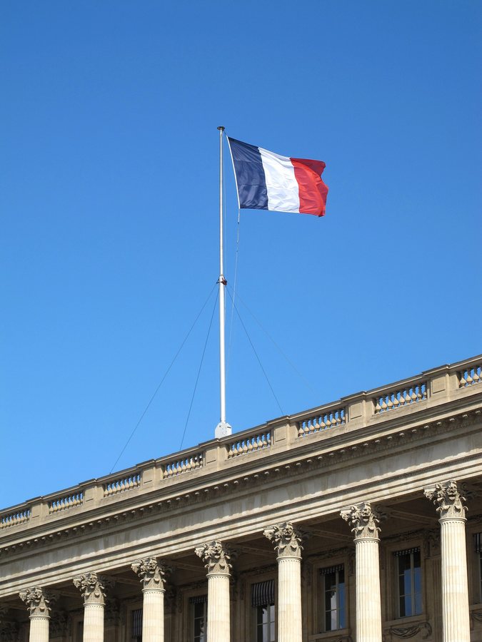 European Stocks Fall as French Political Turmoil Weighs on Markets